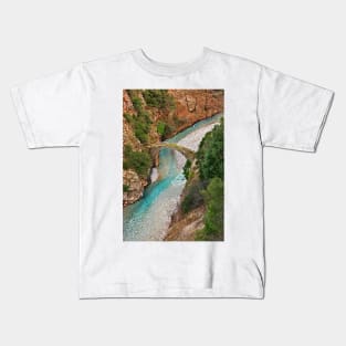 The stone arched bridge of Petroto Kids T-Shirt